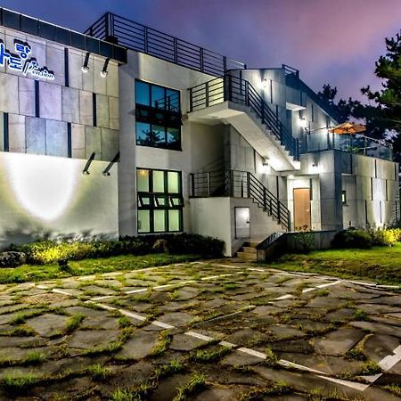 Sea And Wave Guest House Seogwipo Eksteriør bilde