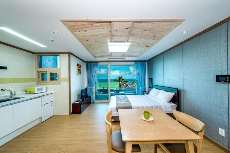 Sea And Wave Guest House Seogwipo Eksteriør bilde
