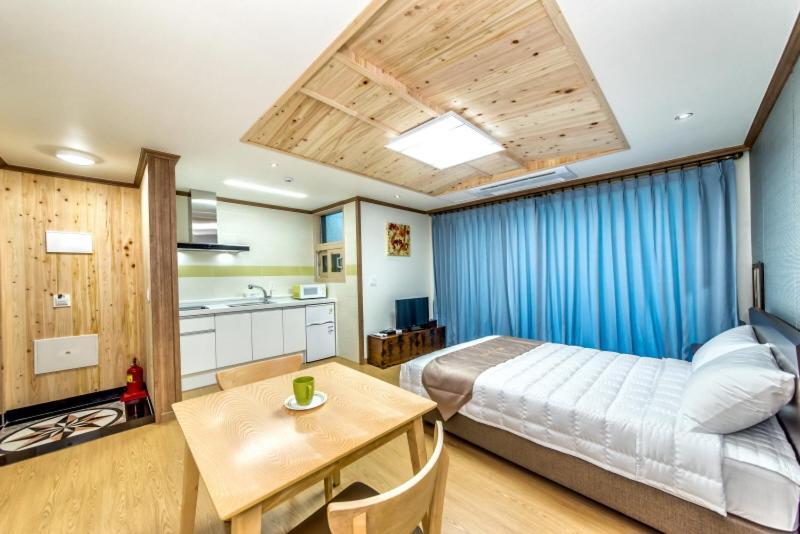Sea And Wave Guest House Seogwipo Eksteriør bilde